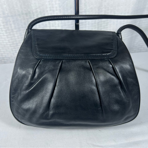 Vintage Loewe Black Leather Shoulder Bag with Embossed Anagram & Gold Ring - Picture 3 of 12